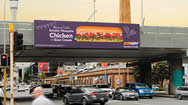 新西兰奥克兰进入CBD的交通枢纽巨型广告屏